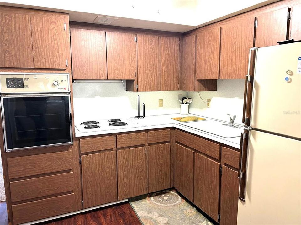 For Sale: $162,000 (2 beds, 1 baths, 1100 Square Feet)