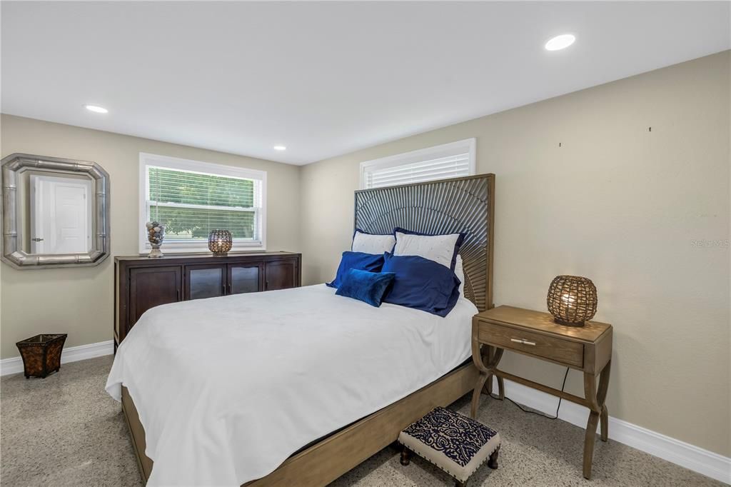 Active With Contract: $550,000 (2 beds, 1 baths, 1055 Square Feet)