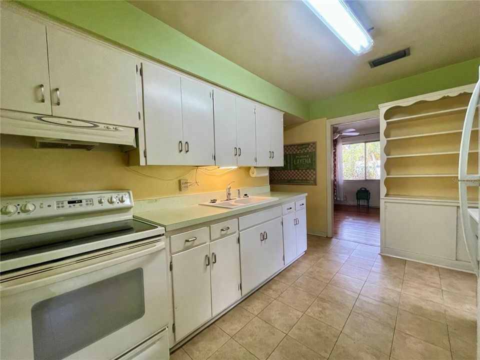 Active With Contract: $249,900 (2 beds, 1 baths, 1216 Square Feet)