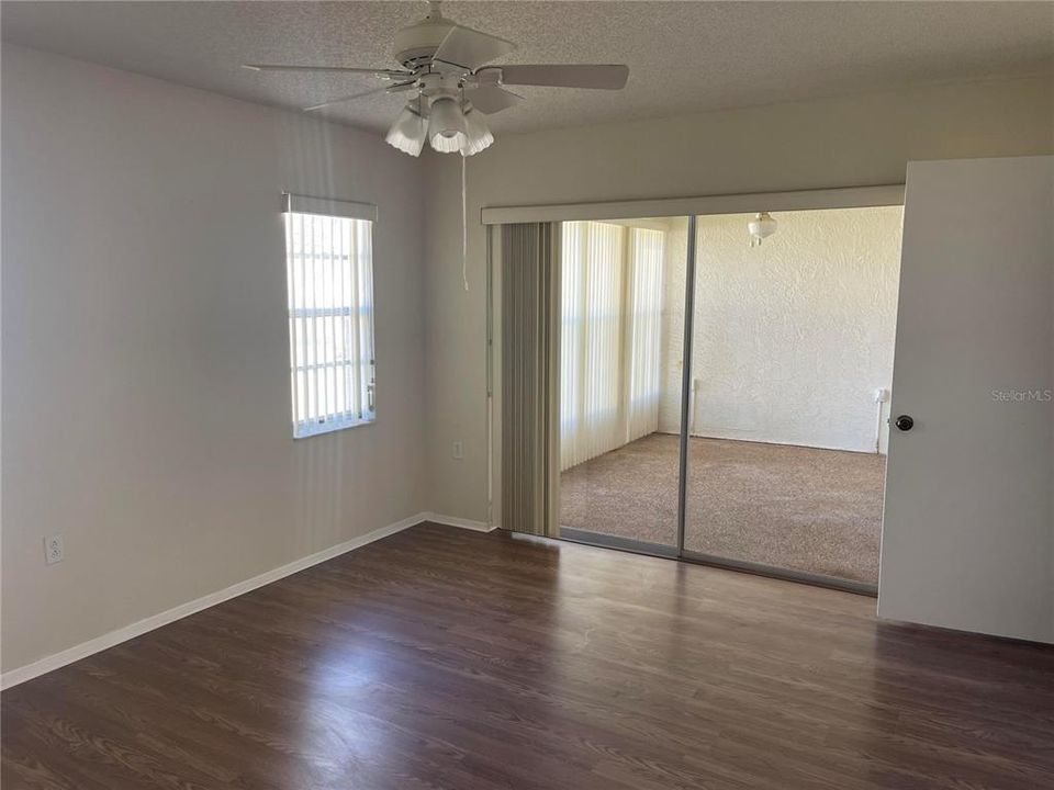 For Sale: $153,500 (2 beds, 1 baths, 1114 Square Feet)
