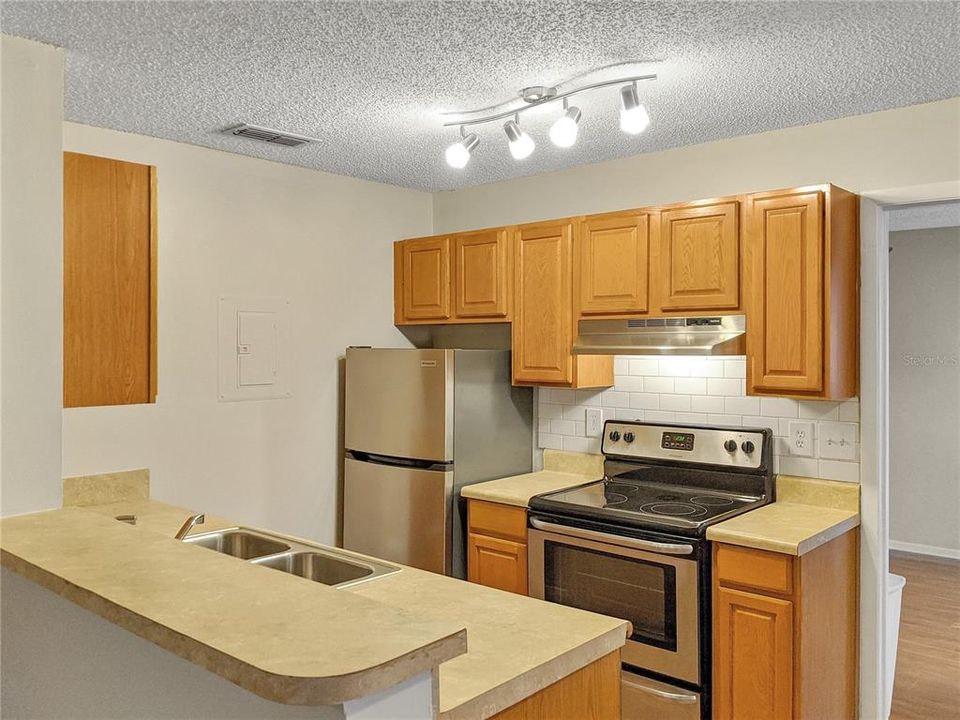 For Rent: $1,650 (2 beds, 2 baths, 912 Square Feet)