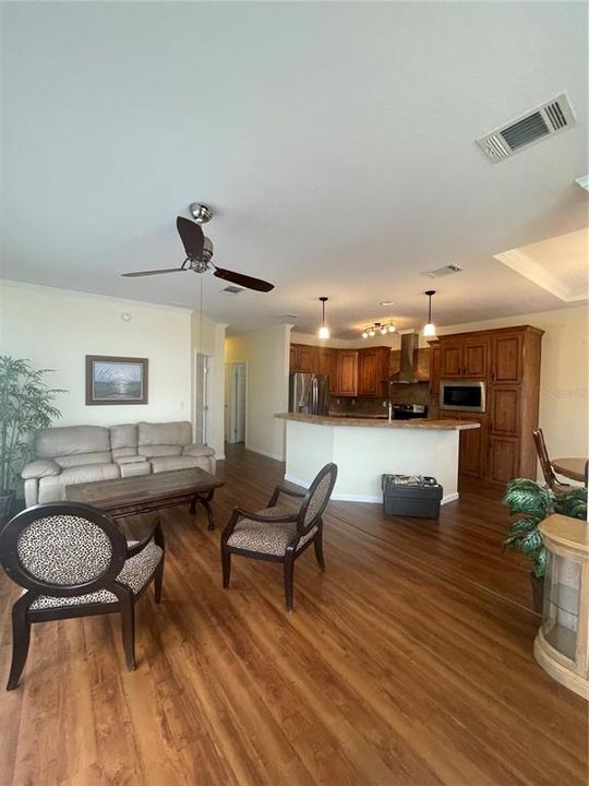 For Sale: $424,900 (2 beds, 2 baths, 1414 Square Feet)