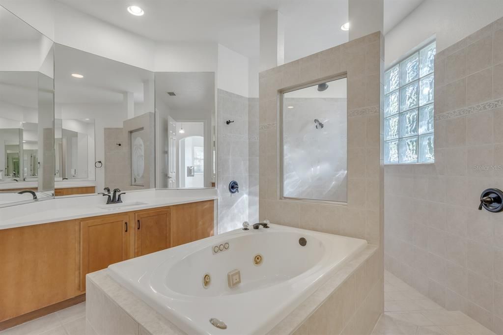 最近售出: $569,000 (4 贝兹, 2 浴室, 1997 平方英尺)