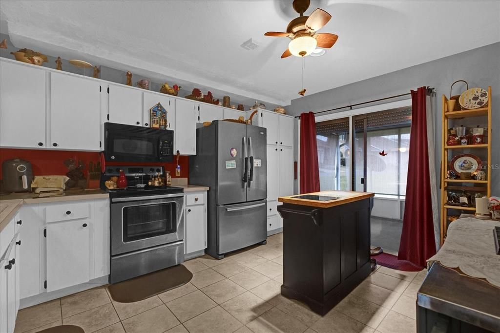 For Sale: $289,900 (2 beds, 2 baths, 1507 Square Feet)
