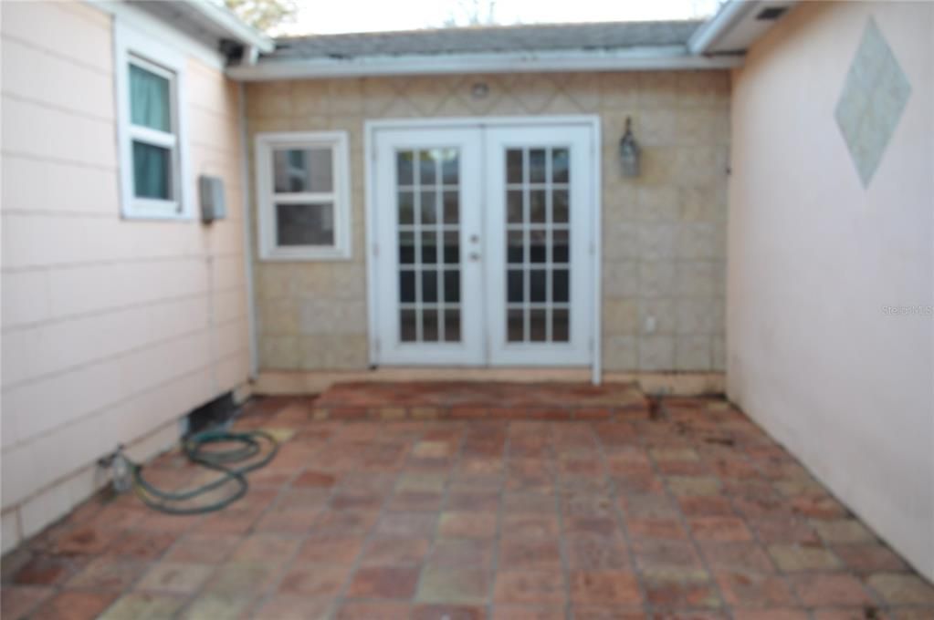 Recently Sold: $285,000 (3 beds, 2 baths, 916 Square Feet)