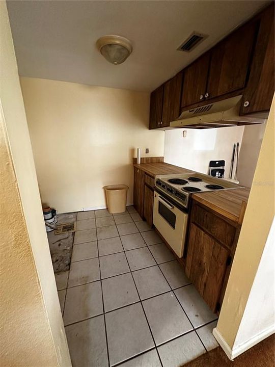 Active With Contract: $65,000 (1 beds, 1 baths, 594 Square Feet)