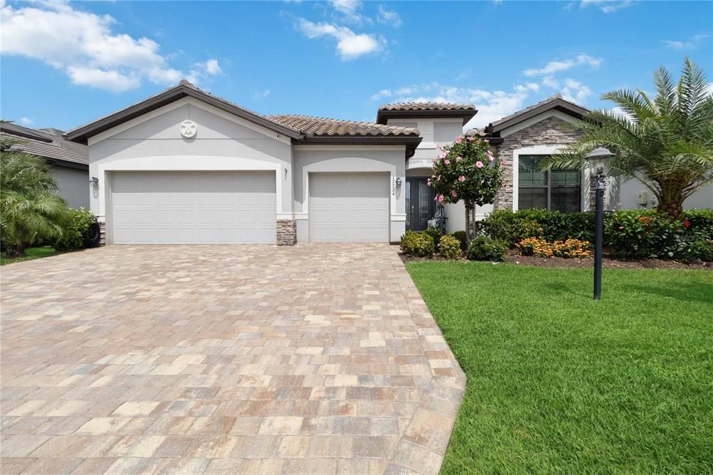 Recently Sold: $874,000 (3 beds, 3 baths, 2455 Square Feet)