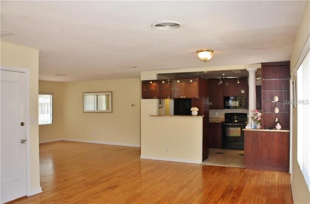 For Rent: $4,000 (3 beds, 2 baths, 1583 Square Feet)
