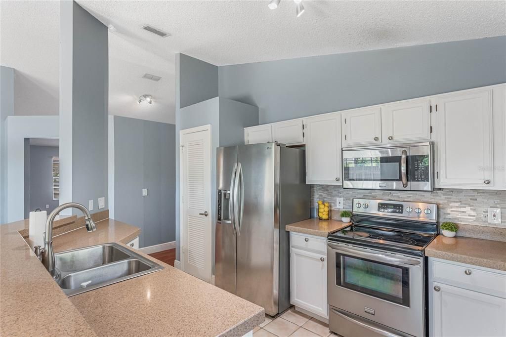 Recently Sold: $380,000 (3 beds, 2 baths, 1730 Square Feet)