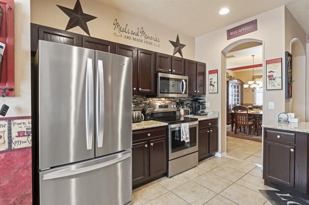 For Sale: $375,000 (3 beds, 2 baths, 1758 Square Feet)
