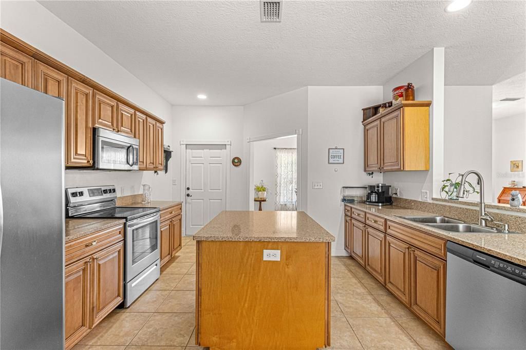 Recently Sold: $699,000 (3 beds, 2 baths, 2117 Square Feet)
