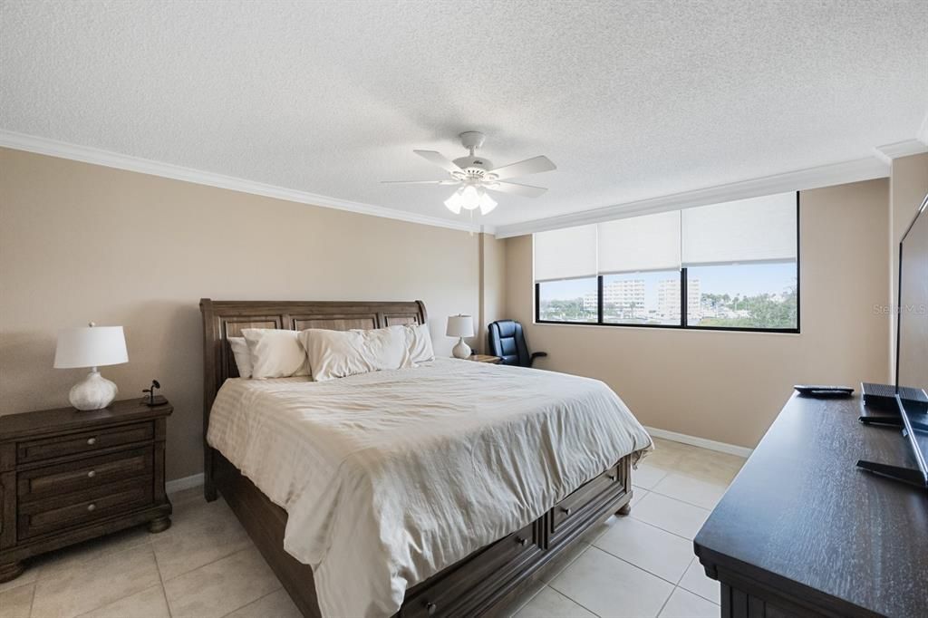 For Sale: $425,000 (2 beds, 2 baths, 1225 Square Feet)