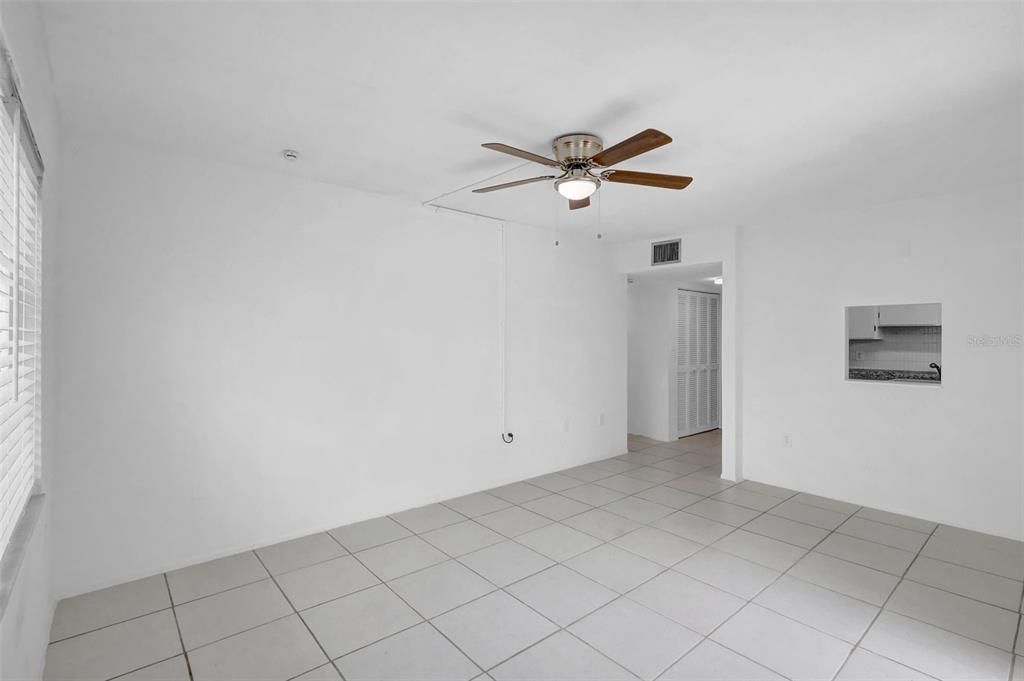For Sale: $250,000 (1 beds, 1 baths, 595 Square Feet)