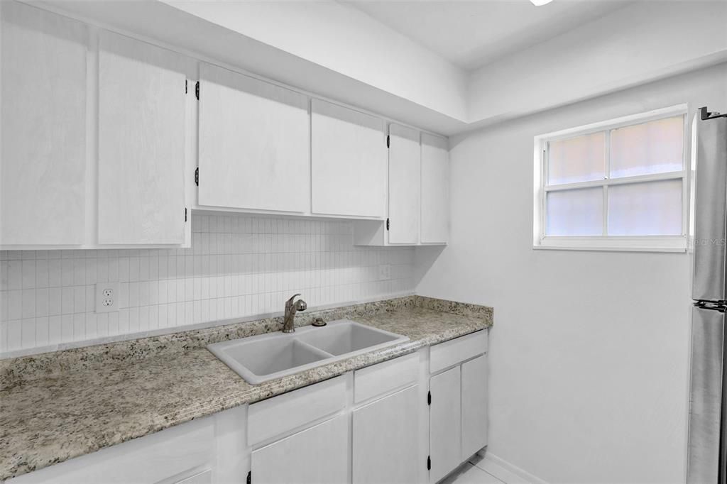 For Sale: $250,000 (1 beds, 1 baths, 595 Square Feet)