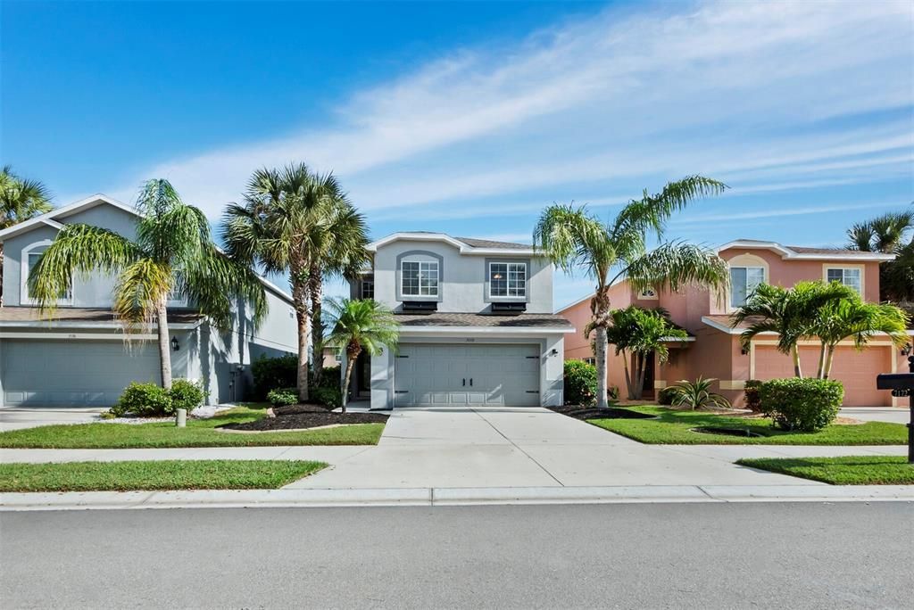 Recently Sold: $410,000 (3 beds, 2 baths, 1818 Square Feet)