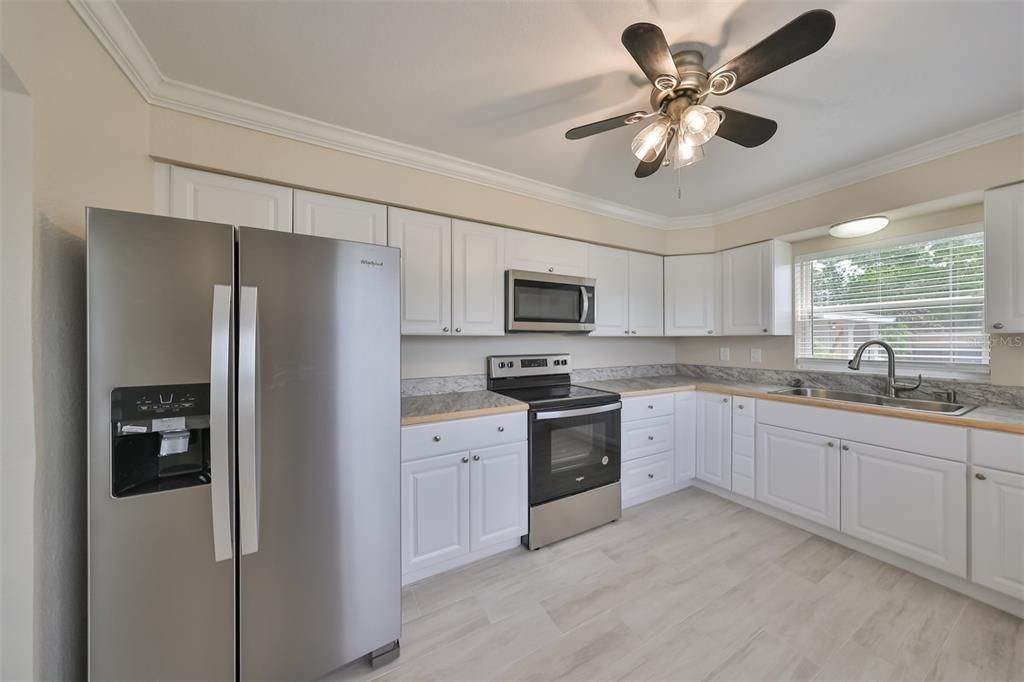 Active With Contract: $395,000 (3 beds, 2 baths, 1432 Square Feet)