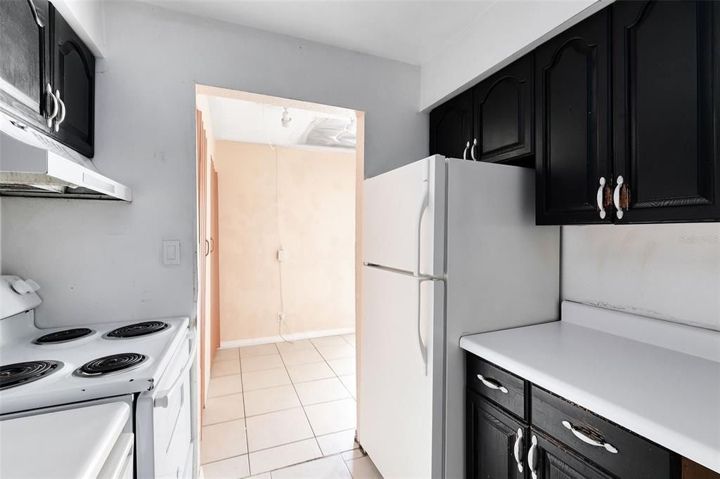 For Sale: $106,000 (1 beds, 1 baths, 809 Square Feet)