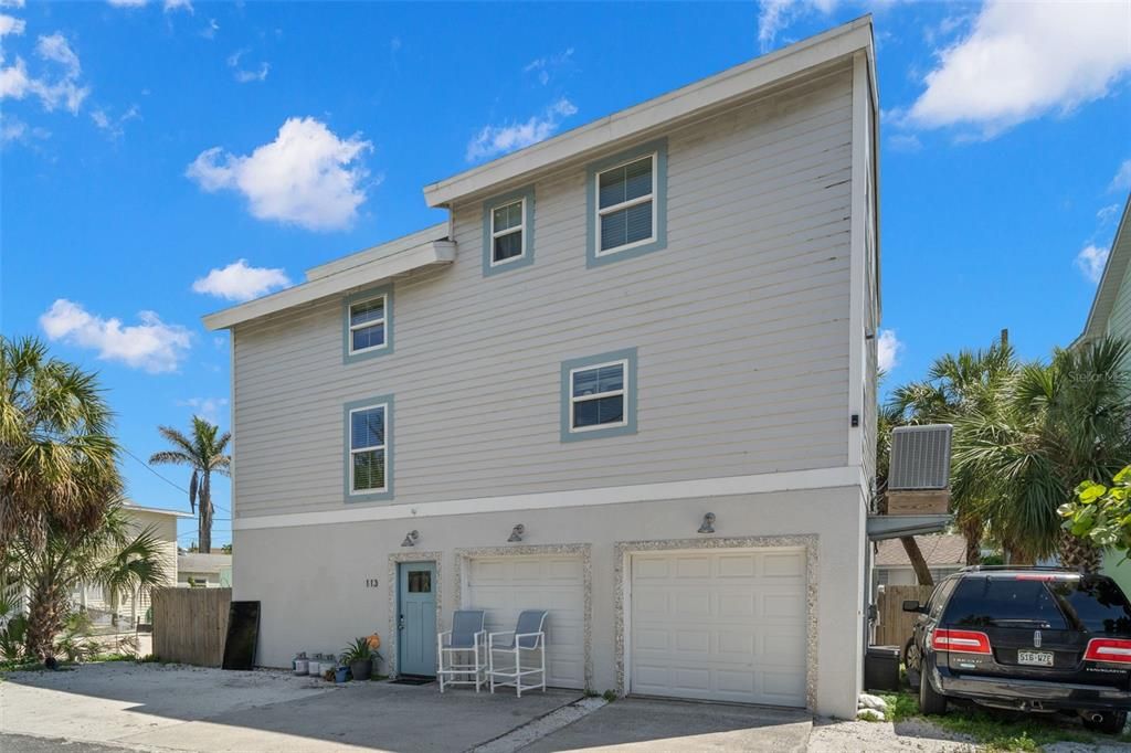 Recently Sold: $1,150,000 (3 beds, 3 baths, 2034 Square Feet)