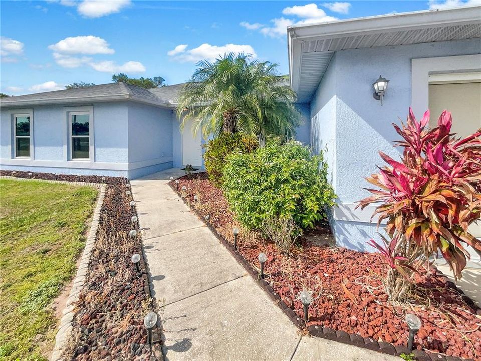 Recently Sold: $400,000 (3 beds, 2 baths, 1794 Square Feet)