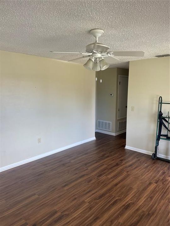 Active With Contract: $249,900 (3 beds, 2 baths, 1092 Square Feet)