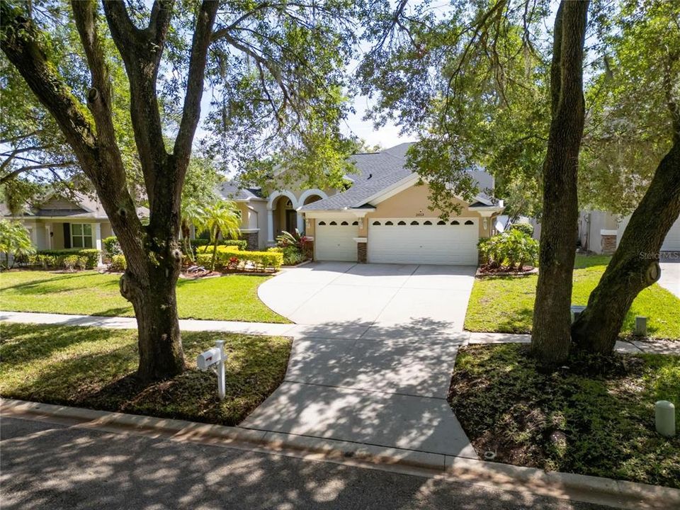 Located on Oaktree lineed Raven Manor Drive is centrally located to all.