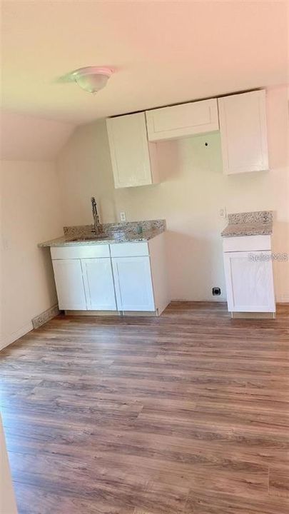 For Rent: $1,700 (2 beds, 1 baths, 576 Square Feet)
