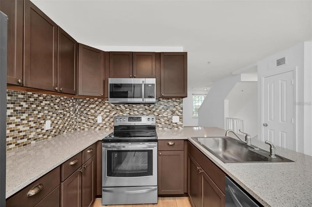 For Sale: $465,000 (3 beds, 2 baths, 1465 Square Feet)