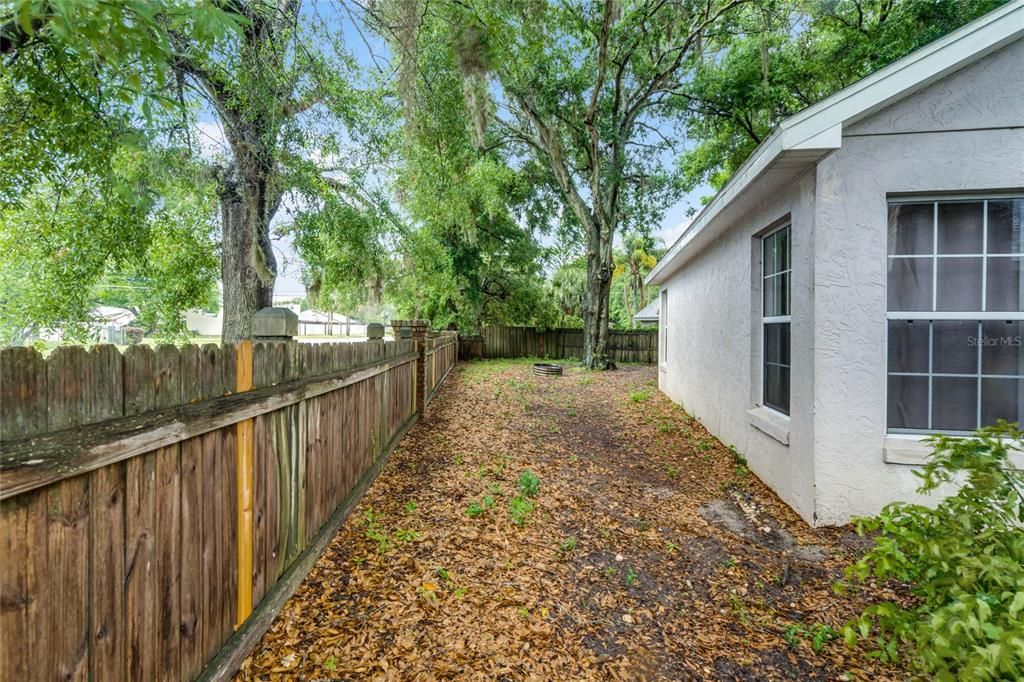 Recently Sold: $299,000 (3 beds, 2 baths, 1096 Square Feet)