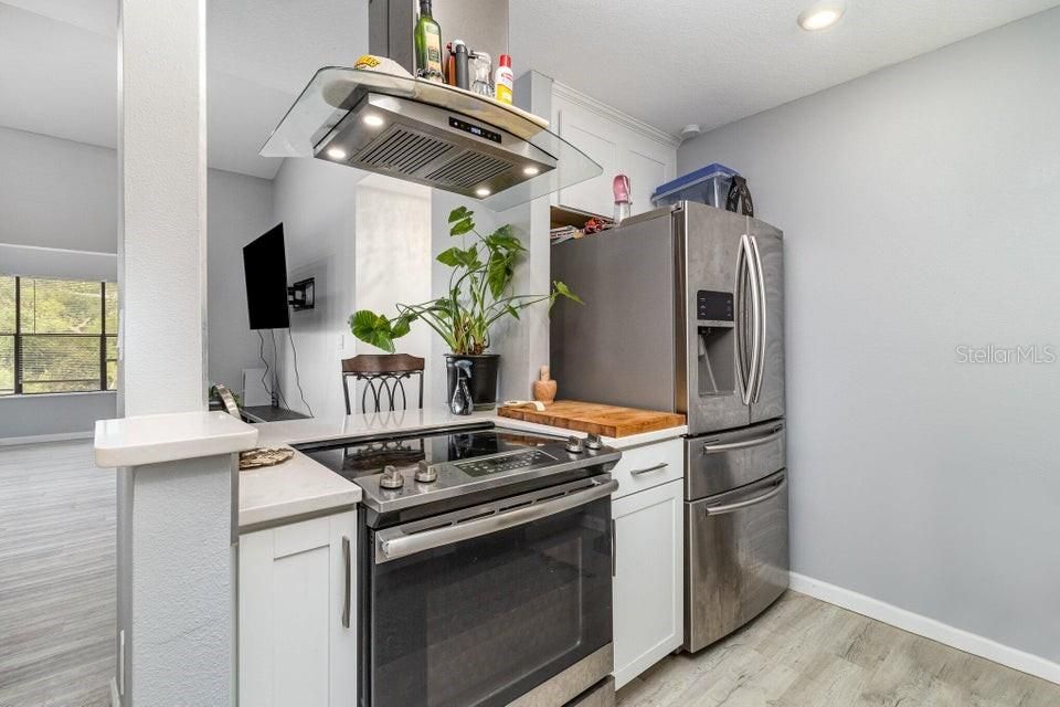 For Sale: $229,900 (2 beds, 1 baths, 1081 Square Feet)
