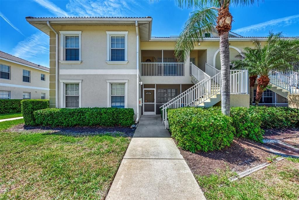 Active With Contract: $2,300 (2 beds, 2 baths, 1235 Square Feet)