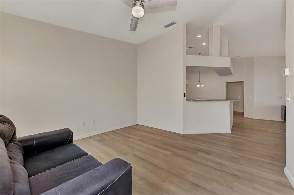 Active With Contract: $2,300 (2 beds, 2 baths, 1235 Square Feet)