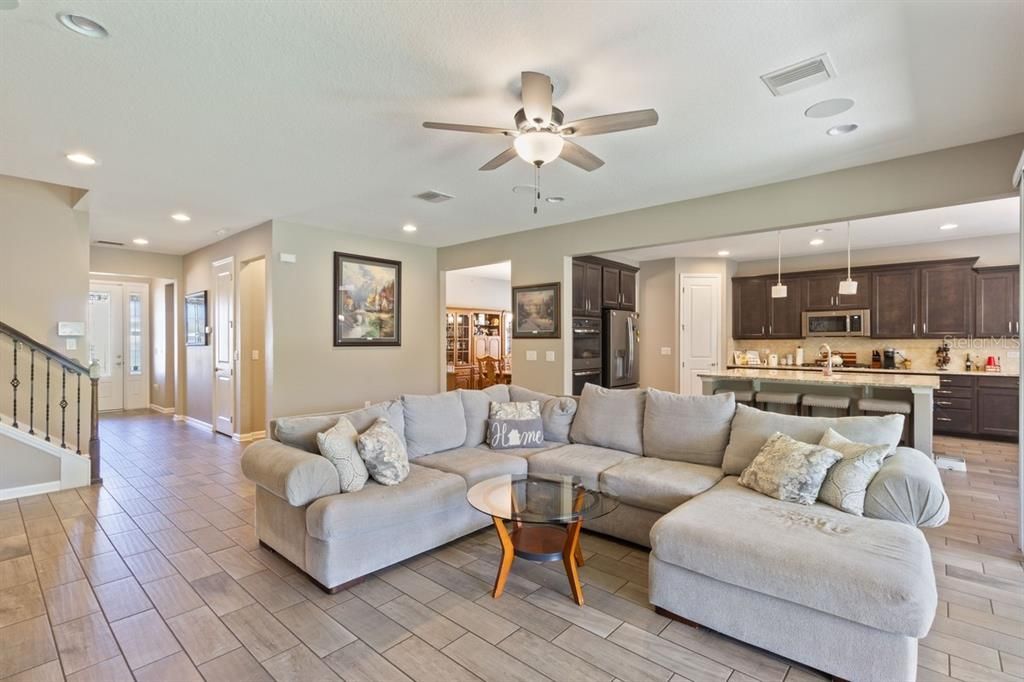 Active With Contract: $720,000 (4 beds, 3 baths, 2772 Square Feet)