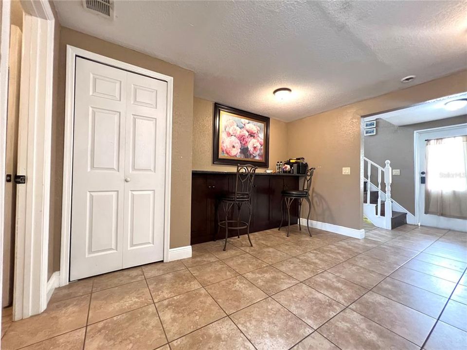 Recently Rented: $1,900 (2 beds, 2 baths, 1300 Square Feet)