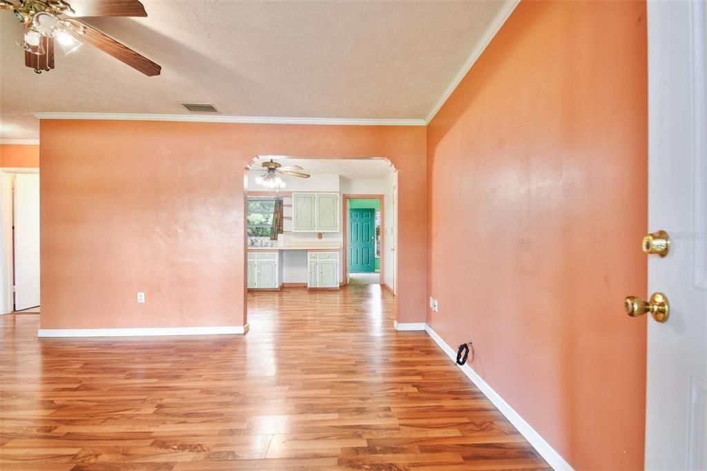 Active With Contract: $289,000 (2 beds, 1 baths, 1246 Square Feet)