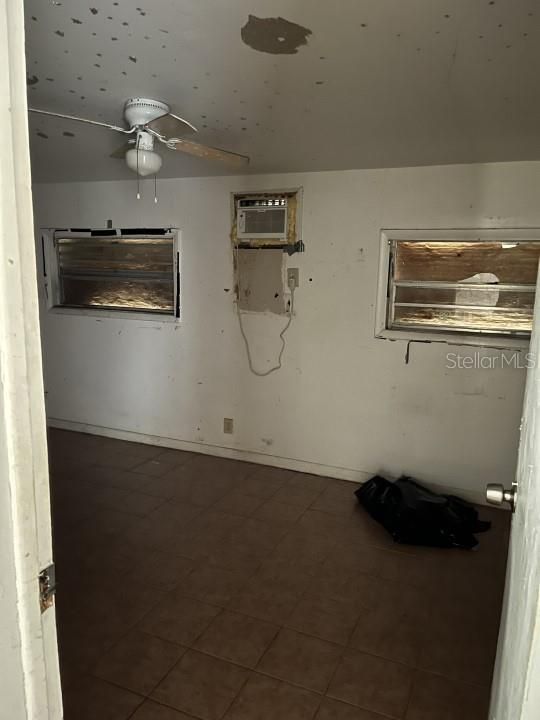 For Sale: $174,000 (3 beds, 1 baths, 1290 Square Feet)