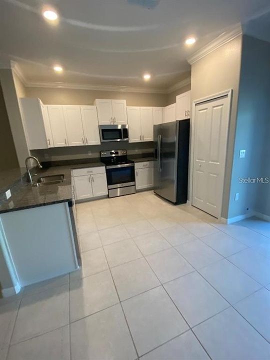 Recently Rented: $2,275 (3 beds, 2 baths, 1634 Square Feet)