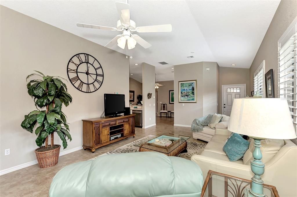 Active With Contract: $345,000 (2 beds, 2 baths, 1457 Square Feet)