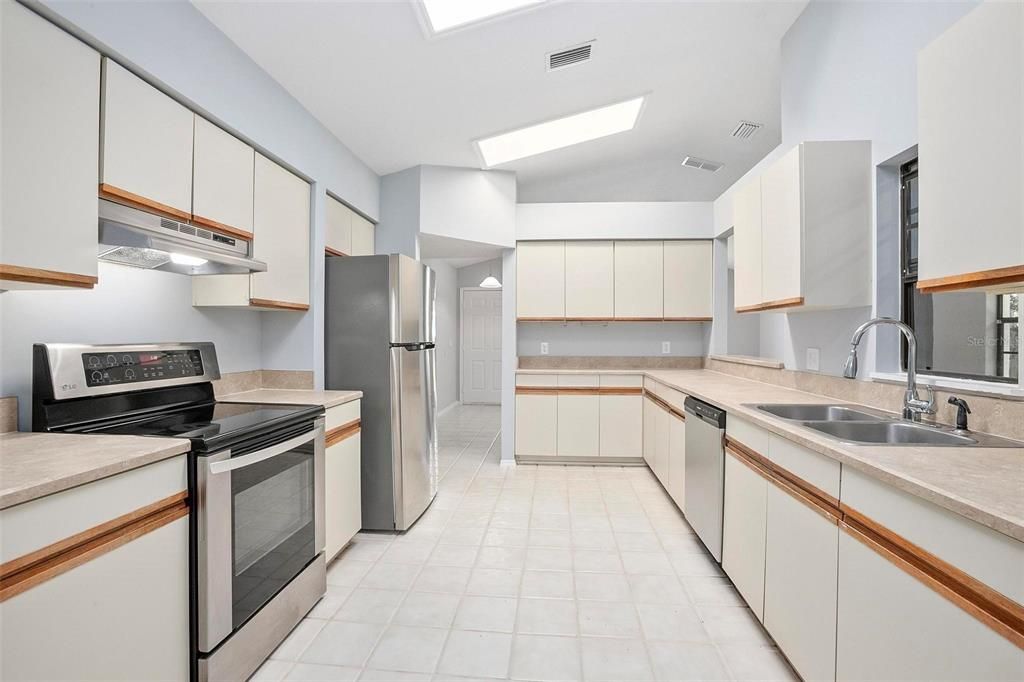 Recently Sold: $298,000 (2 beds, 2 baths, 1315 Square Feet)
