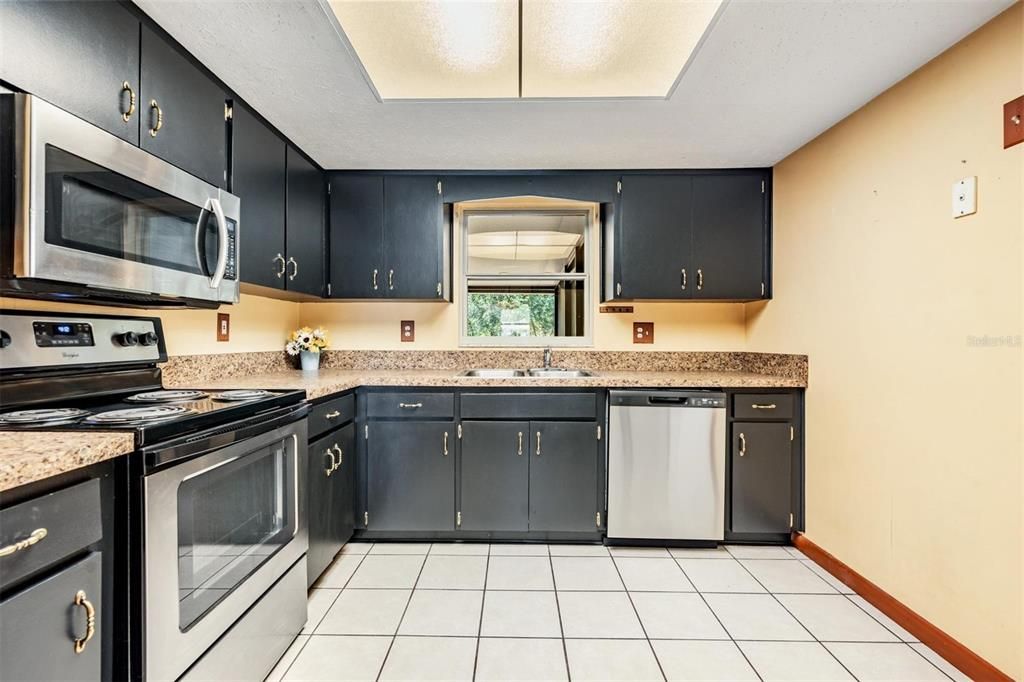 Recently Sold: $329,000 (3 beds, 2 baths, 1356 Square Feet)