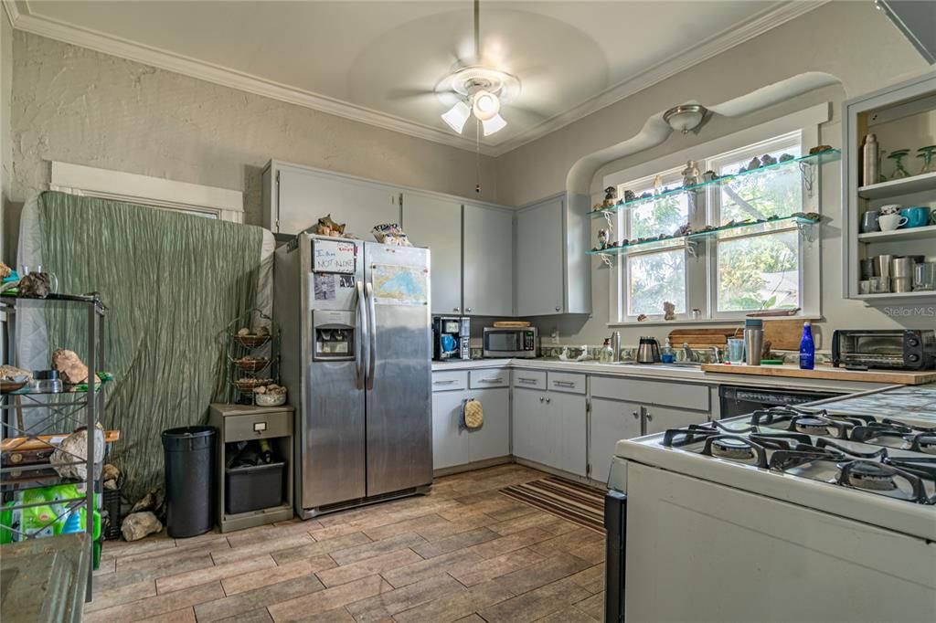 For Sale: $334,000 (3 beds, 1 baths, 1736 Square Feet)