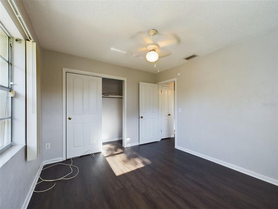 Active With Contract: $199,900 (2 beds, 1 baths, 990 Square Feet)