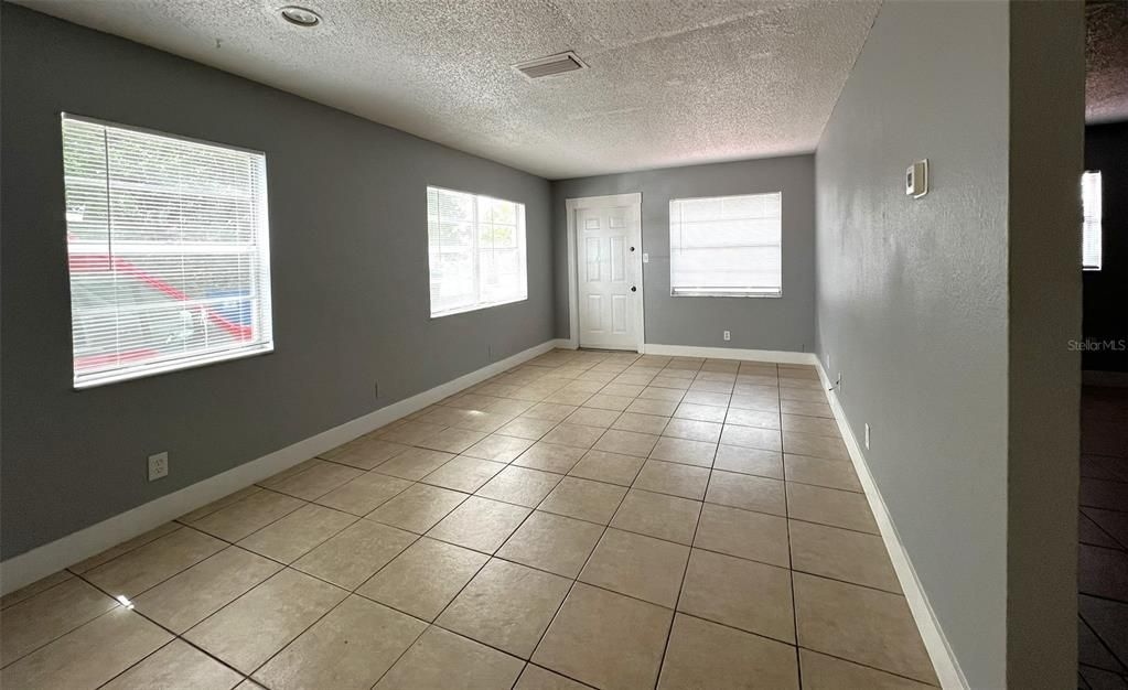 Active With Contract: $1,575 (2 beds, 1 baths, 696 Square Feet)