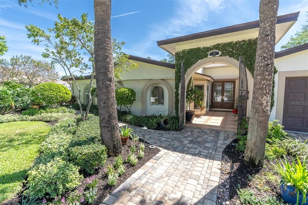 Recently Sold: $2,175,000 (5 beds, 4 baths, 4039 Square Feet)