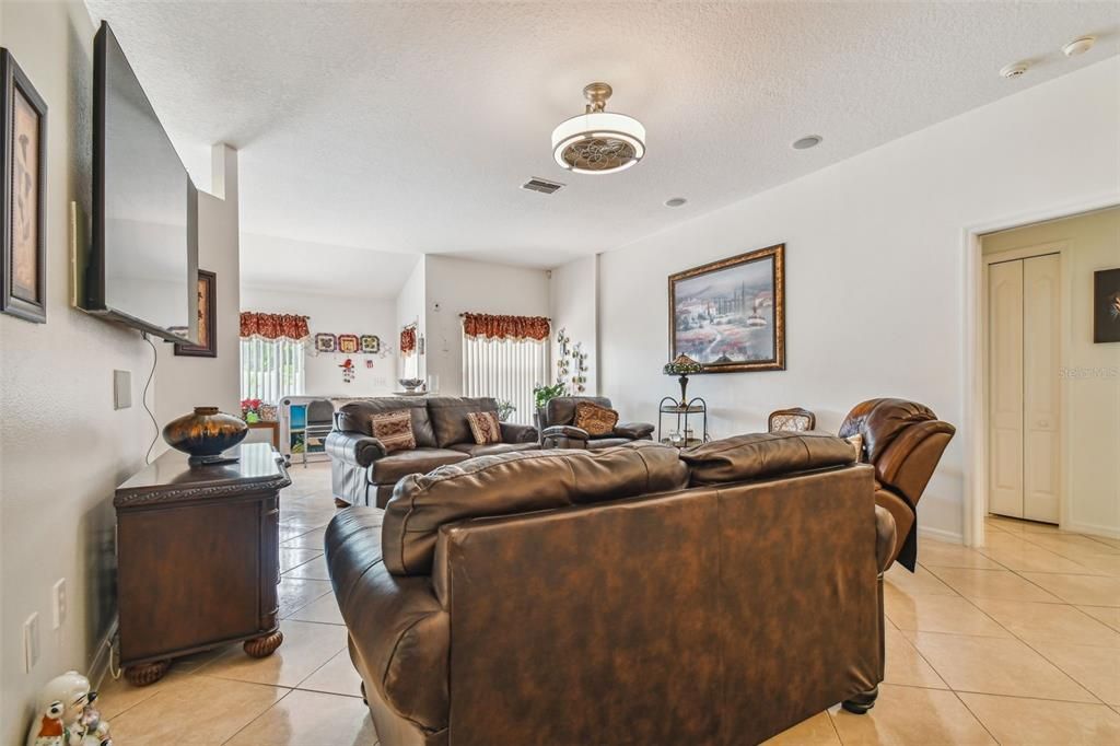 For Sale: $499,900 (3 beds, 2 baths, 1872 Square Feet)