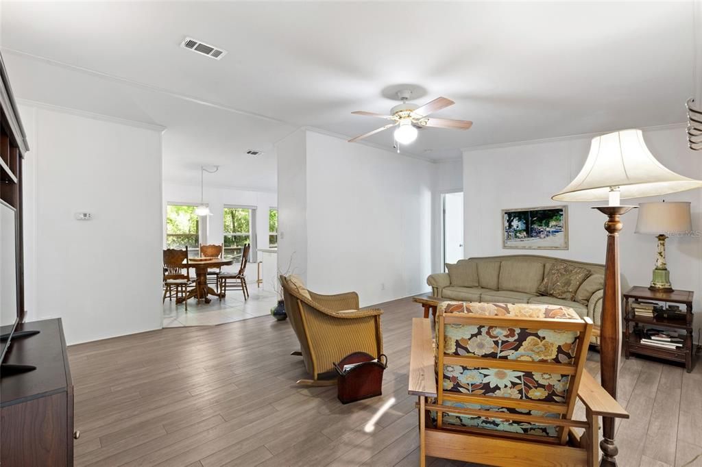 Active With Contract: $325,000 (3 beds, 2 baths, 1296 Square Feet)