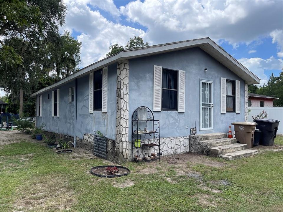 Recently Sold: $109,990 (3 beds, 1 baths, 1280 Square Feet)