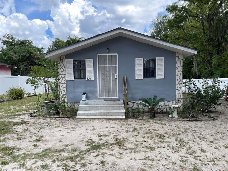 Recently Sold: $109,990 (3 beds, 1 baths, 1280 Square Feet)