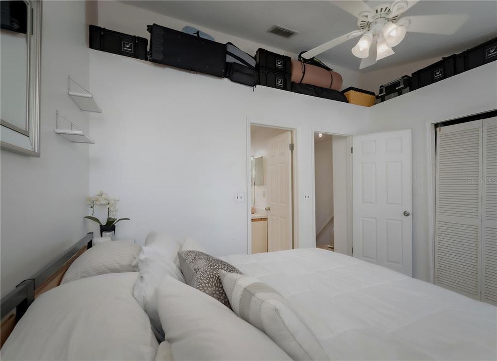 For Sale: $265,000 (2 beds, 2 baths, 1024 Square Feet)