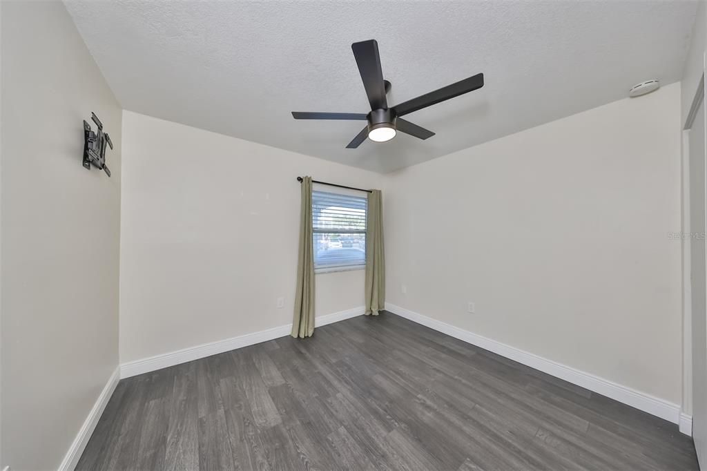 For Sale: $219,000 (2 beds, 2 baths, 1084 Square Feet)
