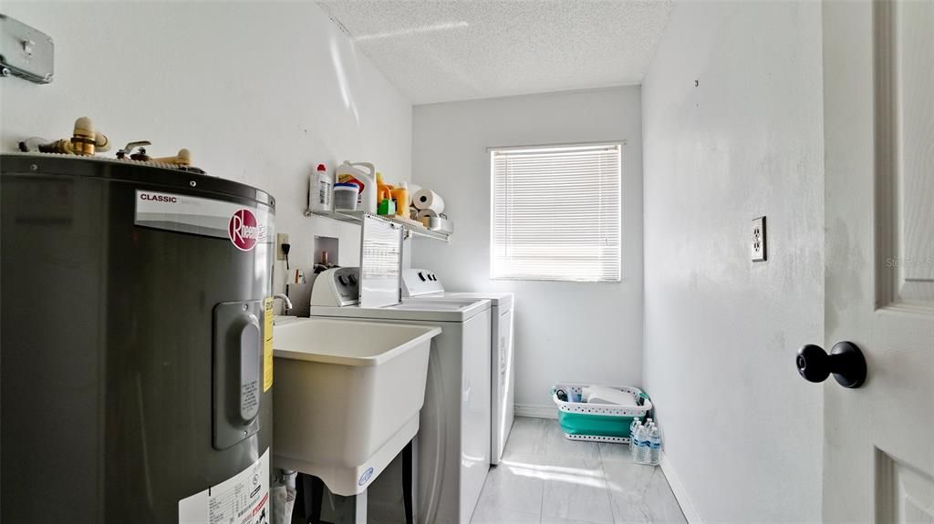 For Sale: $269,900 (2 beds, 2 baths, 1186 Square Feet)